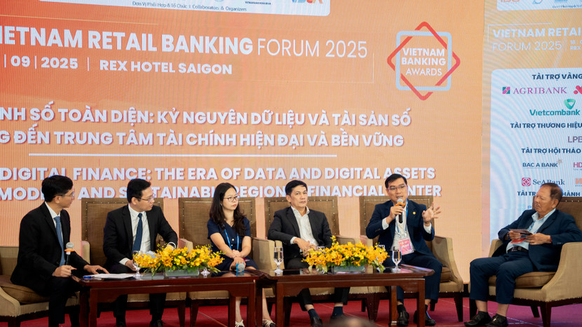 Ông Đàm Thế Thái - Phó Tổng Giám đốc HDBank - tham gia thảo luận tại Diễn đàn