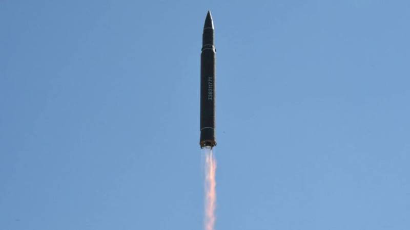 Một vụ tấn công bằng tên lửa của phiến quân Houthi Một vụ tấn công bằng tên lửa của phiến quân Houthi