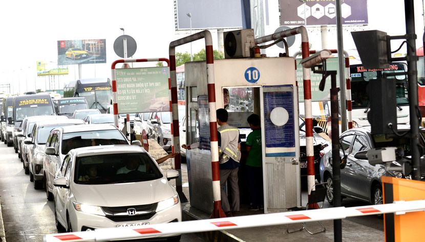 Ùn tắc trên cao tốc TP.HCM- Long Thành- Dầu Giây trong ngày 31/7 Ùn tắc trên cao tốc TP.HCM- Long Thành- Dầu Giây trong ngày 31/7