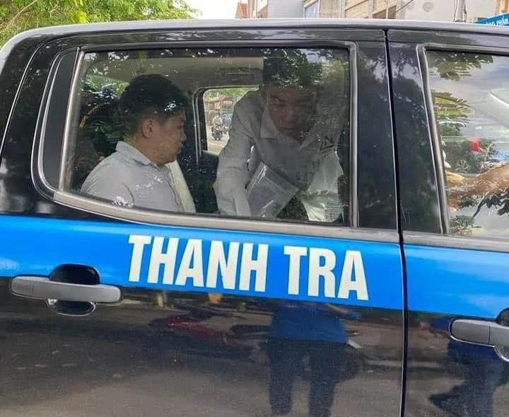 Dù đã được lực lượng chức năng trợ giúp nhưng do địa điểm thi ở xa, hai em đã bị lỡ môn thi đầu tiên vào sáng nay