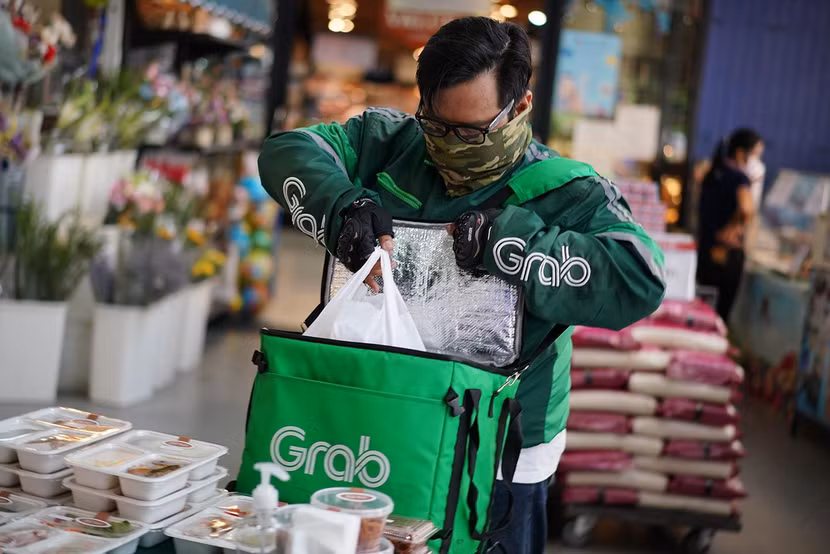 Grab phụ thu hay tận thu phí "thời tiết nắng nóng" với nhiều dịch vụ?