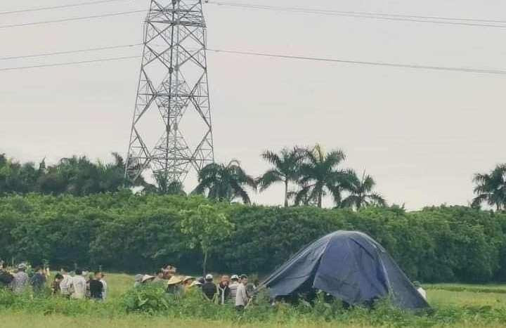 Hiện trường vụ tai nạn sét đánh tử vong 2 người phụ nữ đang cấy lúa ở xã Vân Côn, Hoài Đức vào sáng nay, 13/7 Hiện trường vụ tai nạn sét đánh tử vong 2 người phụ nữ đang cấy lúa ở xã Vân Côn, Hoài Đức vào sáng nay, 13/7