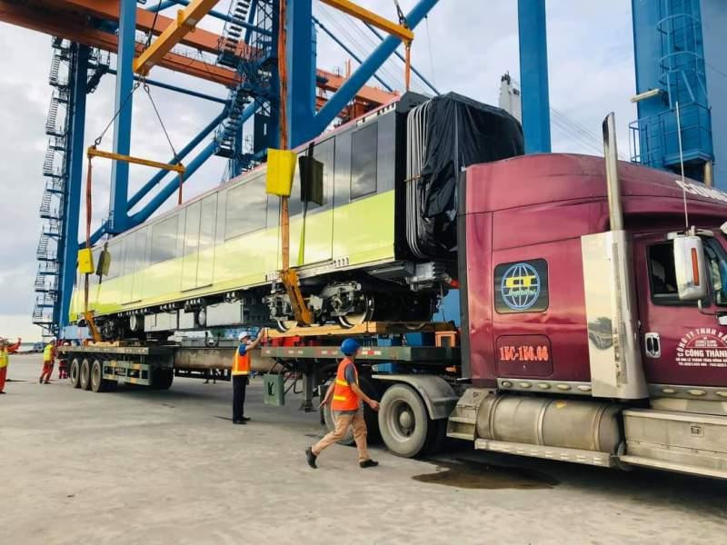 Đoàn tàu thứ 10 được đưa lên xe siêu trường siêu trọng vận chuyển về Depot Nhổn