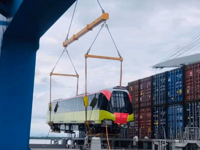 Đoàn tàu thứ 10 của dự án metro Nhổn- Ga Hà Nội cập cảng Hải Phòng vào chiều tối ngày 16/9