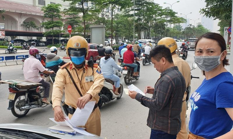 Bộ GTVT đề xuất tăng mức xử phạt đối với hành vi quên mang giấy tờ khi điều khiển phương tiện Bộ GTVT đề xuất tăng mức xử phạt đối với hành vi quên mang giấy tờ khi điều khiển phương tiện