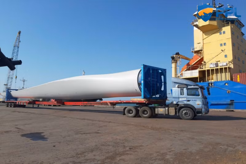Vận chuyển thiết bị điện gió cần xe siêu trường, siêu trọng và phải được Tổng cục Đường bộ việt Nam cấp phép
