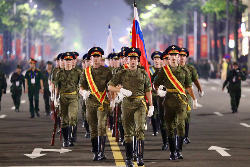 Khối Quân đội Liên bang Nga tham gia sơ duyệt diễu binh tối 27-8 trên Quảng trường Ba Đình Khối Quân đội Liên bang Nga tham gia sơ duyệt diễu binh tối 27-8 trên Quảng trường Ba Đình