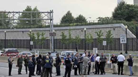 Báo động an ninh gần Lầu Năm góc ảnh 1