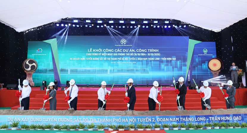 Lãnh đạo UBND TP Hà Nội, các Sở, ngành và Đại sứ Đặc mệnh toàn quyền Nhật Bản tại Việt Nam làm lễ khởi công dự án metro Nam Thăng Long- Trần Hưng Đạo vào sáng nay 9/10
