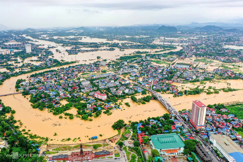 Nước lũ trên sông Cầu tại Đáp Cầu, Thái Nguyên vượt mức nước lũ lịch sử trong cơn bão Yagi năm 2024 Nước lũ trên sông Cầu tại Đáp Cầu, Thái Nguyên vượt mức nước lũ lịch sử trong cơn bão Yagi năm 2024