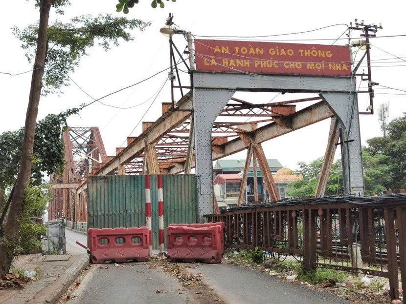 Theo phương án vừa được Sở Xây dựng công bố, việc rào chắn cấm cầu Long Biên sẽ thực hiện từ 1/11 đến hết 31/12 Theo phương án vừa được Sở Xây dựng công bố, việc rào chắn cấm cầu Long Biên sẽ thực hiện từ 1/11 đến hết 31/12