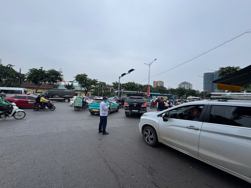 Bến xe Giáp Bát tổ chức, sắp xếp lại luồng tuyến đồng thời miễn phí cho tất cả phương tiện vào đón/trả khách Bến xe Giáp Bát tổ chức, sắp xếp lại luồng tuyến đồng thời miễn phí cho tất cả phương tiện vào đón/trả khách