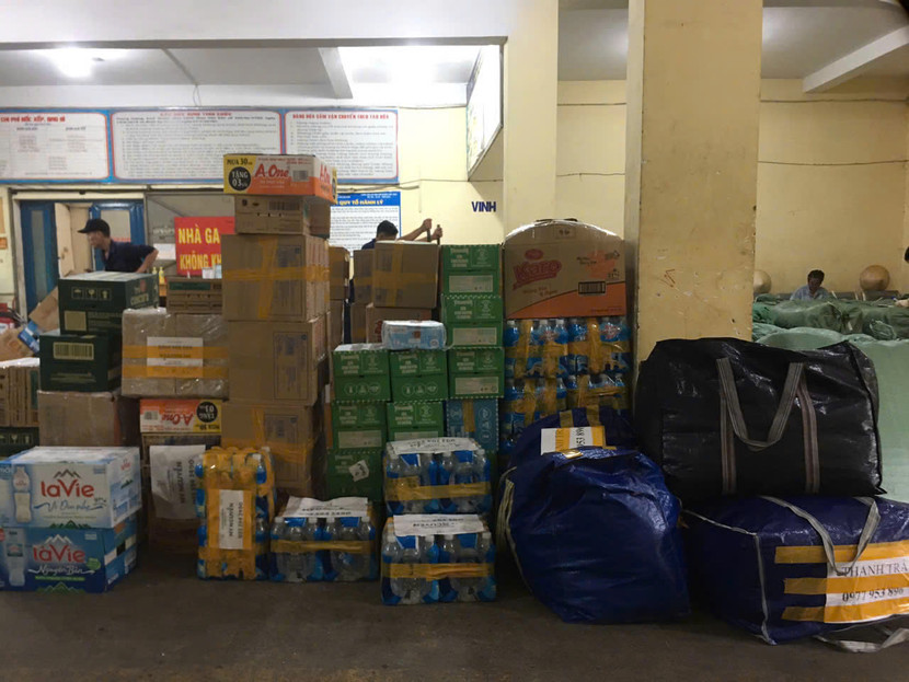 Hàng hoá cứu trợ đồng bào vùng lũ được đóng gói gửi đường sắt vận chuyển miễn phí