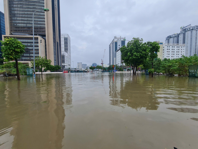 Trận mưa đặc biệt lớn sáng nay 7/10 ở Hà Nội đã gây ngập trên diện rộng Trận mưa đặc biệt lớn sáng nay 7/10 ở Hà Nội đã gây ngập trên diện rộng