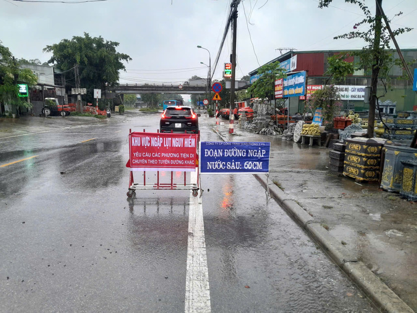 Hà Nội còn 29 điểm ngập sâu không thể lưu thông đến 11h trưa nay 7/10