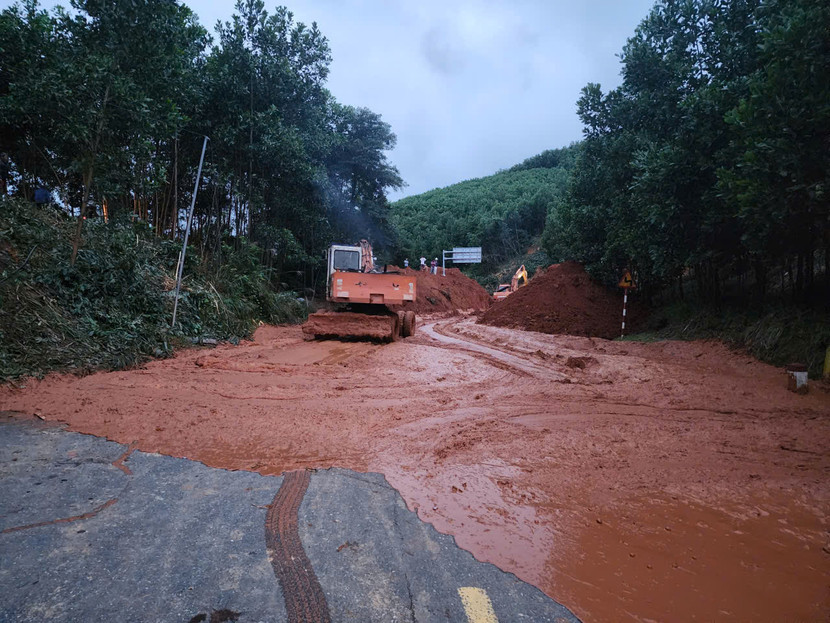 Đèo Lò Xo trên đường Hồ Chí Minh bị sạt lở, giao thông tê liệt từ 26/10