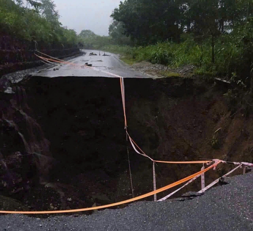 Quốc lộ 3B qua xã Tân Kỳ, Thái Nguyên bị sạt lở chia cắt, giao thông tê liệt Quốc lộ 3B qua xã Tân Kỳ, Thái Nguyên bị sạt lở chia cắt, giao thông tê liệt