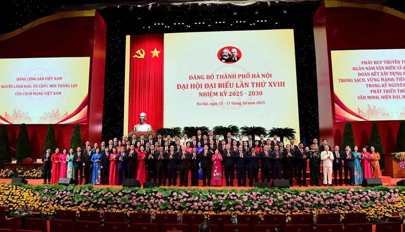 Các đồng chí lãnh đạo, nguyên lãnh đạo Đảng, Nhà nước với các đại biểu Đại hội đại biểu Đại hội đại biểu Đảng bộ thành phố Hà Nội lần thứ XVIII Các đồng chí lãnh đạo, nguyên lãnh đạo Đảng, Nhà nước với các đại biểu Đại hội đại biểu Đại hội đại biểu Đảng bộ thành phố Hà Nội lần thứ XVIII