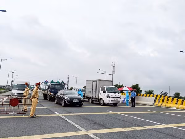 Hải Dương thực hiện phân luồng cho các phương tiện lưu thông qua TP từ hôm nay, 17/8 để tránh vùng tâm dịch Covid-19