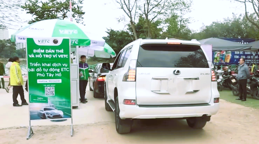 Trông giữ xe thu phí tự động tại Phủ Tây Hồ, Hà Nội