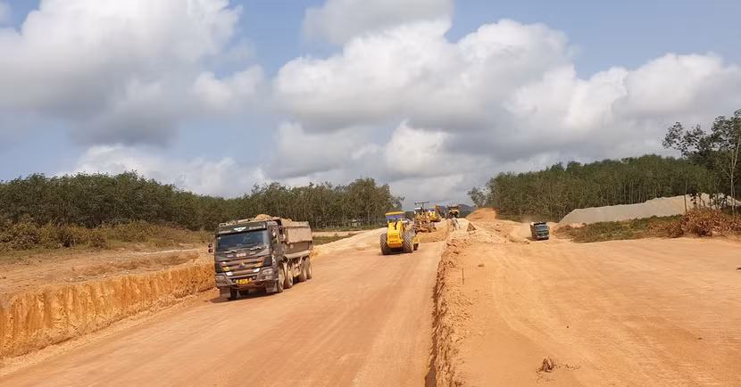 Nhiều tuyến cao tốc rơi vào tình trạng thiếu đất đắp nền ảnh hưởng đến tiến độ dự án