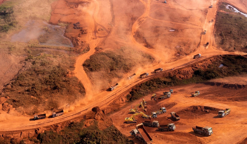 Thời gian qua, việc thi công sân bay quốc tế Long Thành gây bụi đỏ mù mịt vào các khu dân cư, cao tốc