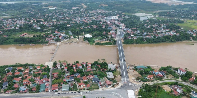 Cầu Phong Châu mới đã chính thức thông xe sau 9 tháng cấp tập thi công xây dựng Cầu Phong Châu mới đã chính thức thông xe sau 9 tháng cấp tập thi công xây dựng