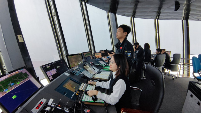 Điều hành không lưu tại Đài kiểm soát không lưu Nội Bài