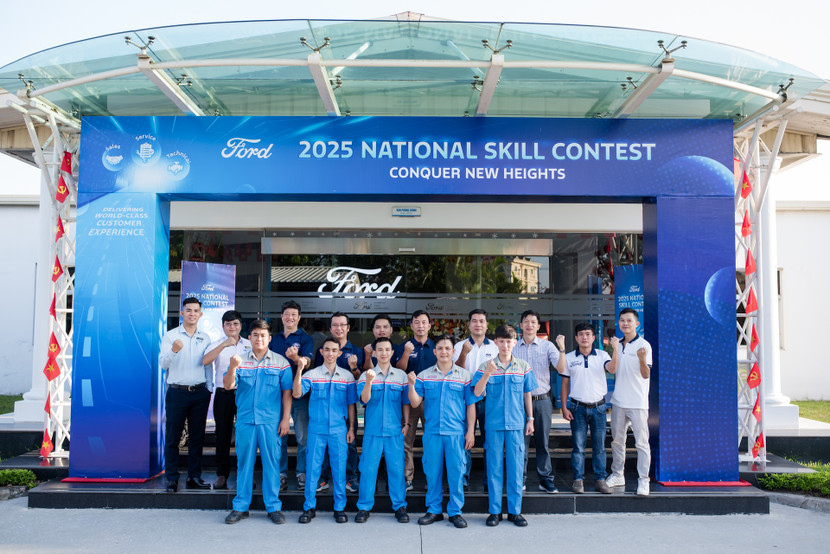 Các kỹ thuật viên, cố vấn dịch vụ hào hứng tham gia Hội thi tay nghề toàn quốc Ford Việt Nam 2025