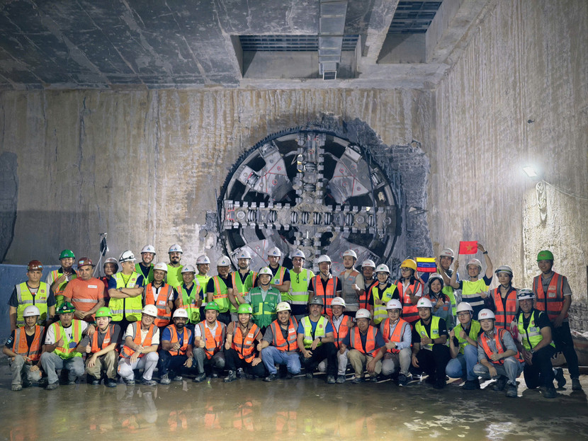 Máy đào hầm metro Nhổn- Ga Hà Nội vừa chạm ga S10- Cát Linh vào trưa nay 15/9 Máy đào hầm metro Nhổn- Ga Hà Nội vừa chạm ga S10- Cát Linh vào trưa nay 15/9