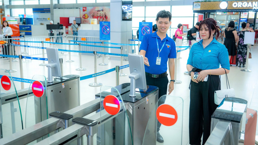 Theo chỉ đạo mới nhất, từ 1/12 tới đây, hầu hết hành khách "đi bay" nội địa sẽ phải làm thủ tục lên máy bay trực tuyến toàn trình