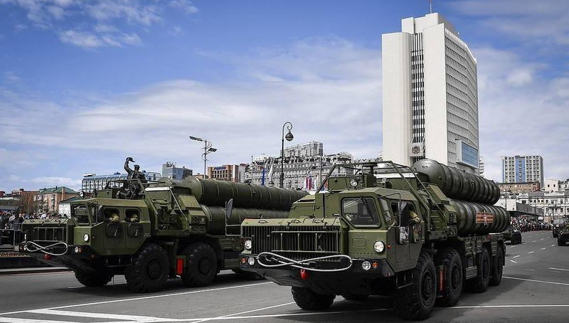 Hệ thống phòng thủ tên lửa S-400 của Nga