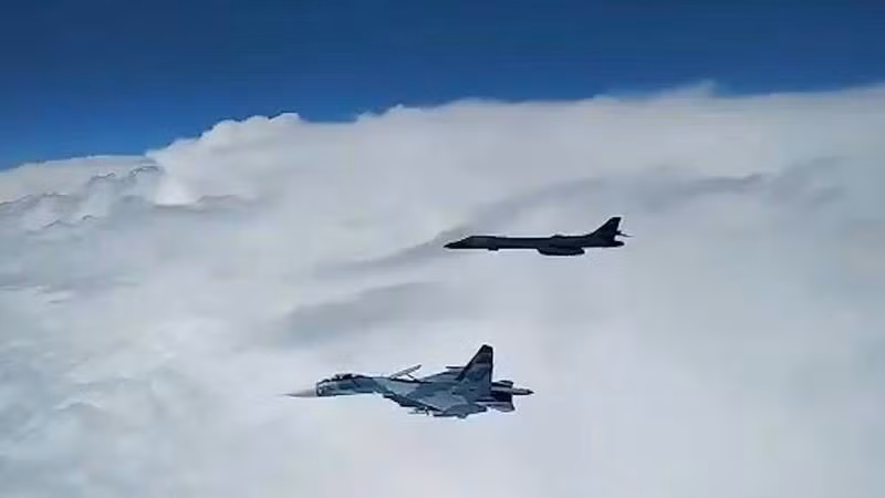Nga cho Su-27 xuất kích để ngăn chặn máy bay quân sự Mỹ trên Biển Đen