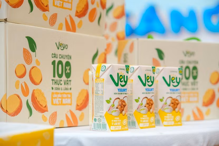 Với VEYO, Vinasoy tuân thủ 5 tiêu chí “Ddnh dưỡng vàng từ thực vật” như một lời cam kết mang đến cho người tiêu dùng những lựa chọn tốt nhất cho sức khỏe từ nguồn dinh dưỡng thực vật