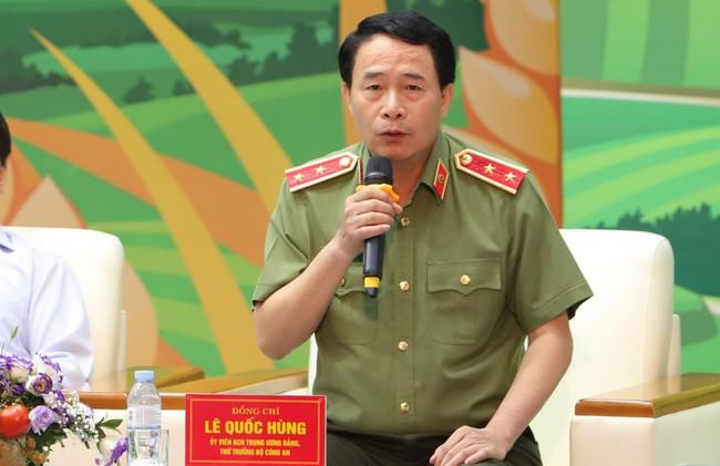 Trung tướng Lê Quốc Hùng, Thứ trưởng Bộ Công an tại buổi đối thoại với nông dân sáng 29/5 Trung tướng Lê Quốc Hùng, Thứ trưởng Bộ Công an tại buổi đối thoại với nông dân sáng 29/5