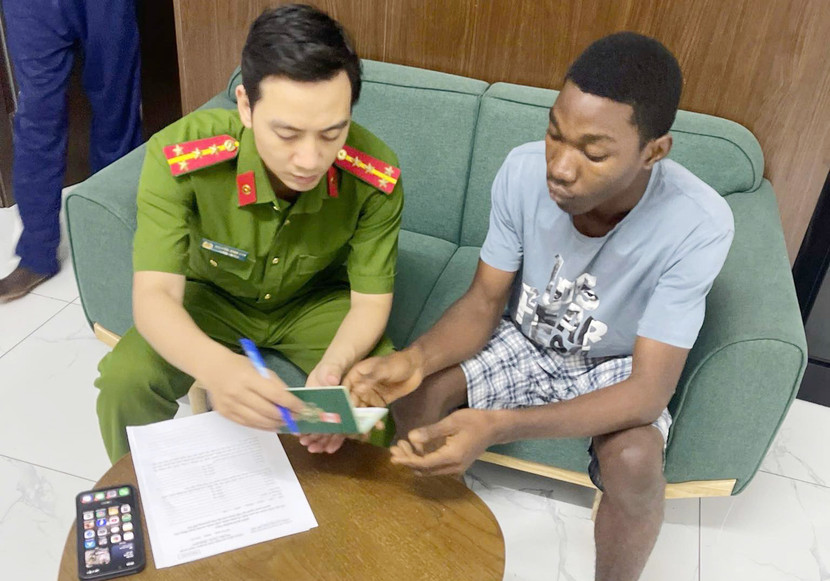 CAP Mễ Trì kiểm tra việc cư trú của người nước ngoài trên địa bàn CAP Mễ Trì kiểm tra việc cư trú của người nước ngoài trên địa bàn