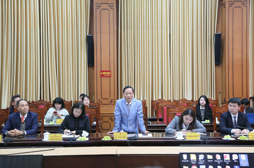 Ông Vũ Văn Tiền, Chủ tịch Tập đoàn Geleximco phát biểu tại buổi làm việc sáng 25/2 tại Thái Bình Ông Vũ Văn Tiền, Chủ tịch Tập đoàn Geleximco phát biểu tại buổi làm việc sáng 25/2 tại Thái Bình