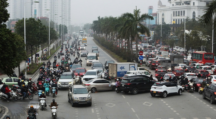 Từ 1/1/2027, ô tô sản xuất từ 2017 đến 2022 lưu thông ở Hà Nội và TP.HCM phải đáp ứng tiêu chuẩn khí thải mức 4