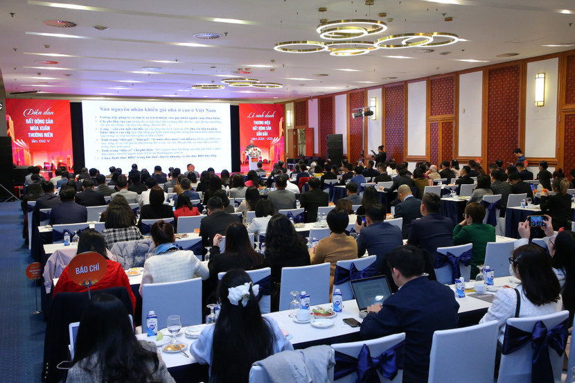 Các chuyên gia tham gia thảo luận tại diễn đàn