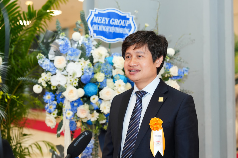 Chủ tịch HĐQT Meey Group Hoàng Mai Chung nhận giải thưởng tại Lễ vinh danh