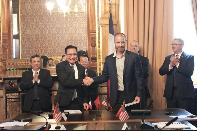 Bộ trưởng Nông nghiệp và Môi trường của Việt Nam Đỗ Đức Duy chứng kiến việc thỏa thuận nhập 1 triệu tấn khô đậu tương trị giá 380-390 triệu USD từ đối tác Ag Processing Inc của Mỹ