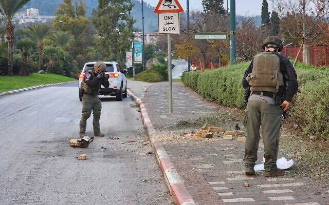 Rocket của Hezbollah phóng từ Lebanon gây hư hại cho thành phố Kiryat Shmona, miền bắc Israel vào ngày 28-12-2023 Rocket của Hezbollah phóng từ Lebanon gây hư hại cho thành phố Kiryat Shmona, miền bắc Israel vào ngày 28-12-2023