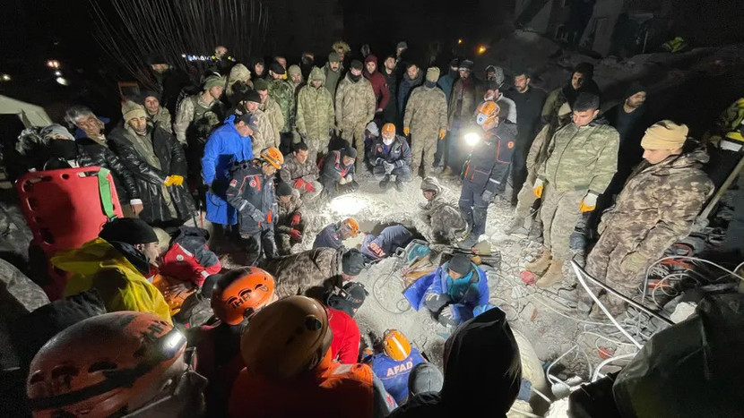 Nỗ lực giải cứu một phụ nữ bị mắc kẹt ở Şanlıurfa, Thổ Nhĩ Kỳ