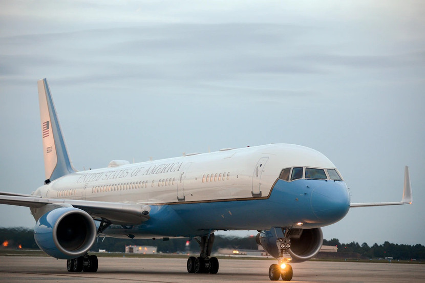 Chuyên cơ được ông Biden sử dụng lần này là một chiếc C-32, một loại máy bay nhỏ gọn hơn bình thường