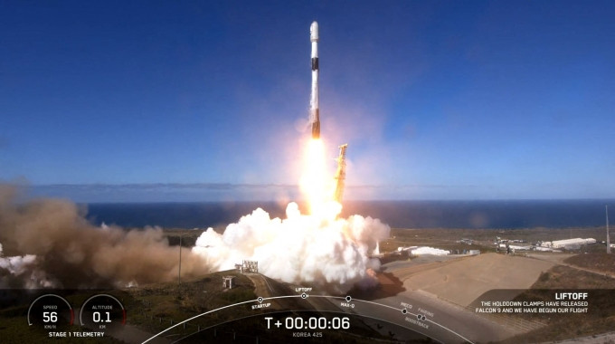 Vệ tinh trinh sát của Hàn Quốc được tên lửa đẩy Falcon 9 của Công ty SpaceX phóng lên ngày 1-12-2023 Vệ tinh trinh sát của Hàn Quốc được tên lửa đẩy Falcon 9 của Công ty SpaceX phóng lên ngày 1-12-2023