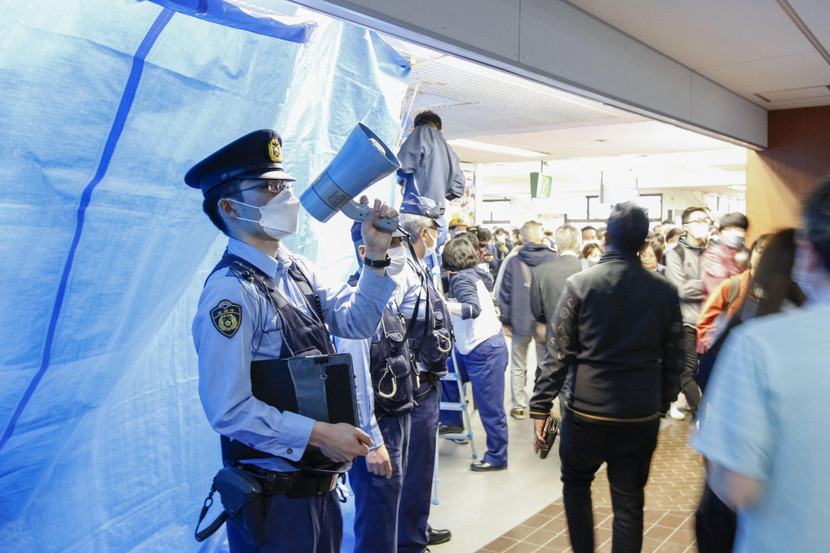 Cảnh sát có mặt tại hiện trường vụ nổ ở ga Nishiarai, Tokyo Cảnh sát có mặt tại hiện trường vụ nổ ở ga Nishiarai, Tokyo