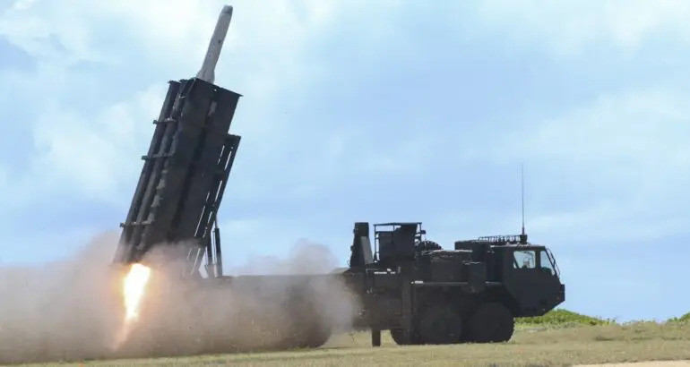 Tên lửa chống hạm loại Type-12 được phóng đi