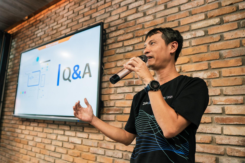 Anh Nguyễn Minh Tú chia sẻ tại buổi gặp gỡ các bạn trẻ vượt qua thử thách Zalo Tech Fresher 2022 Anh Nguyễn Minh Tú chia sẻ tại buổi gặp gỡ các bạn trẻ vượt qua thử thách Zalo Tech Fresher 2022