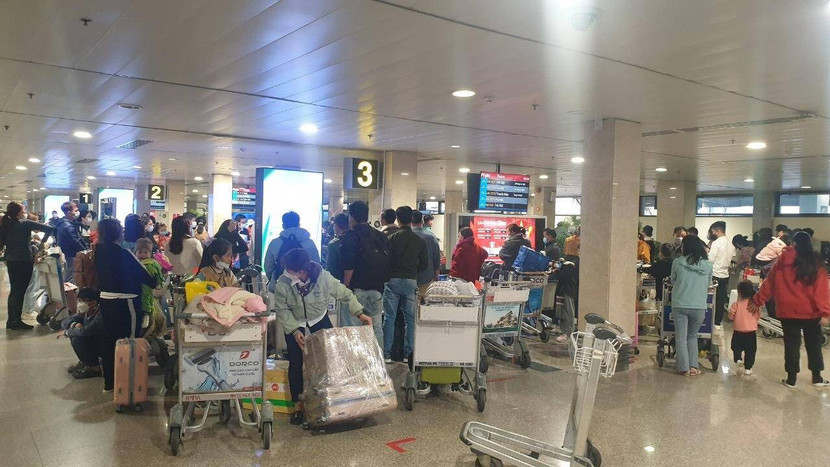 Sân bay quốc tế Tân Sơn Nhất đón lượng khách qua lại đông đúc trong dịp Tết Nguyên đán 2023