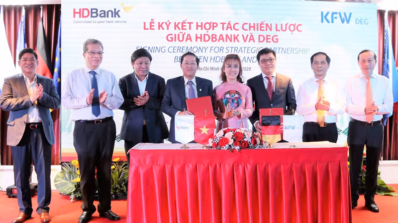 Toàn cảnh lễ ký kết